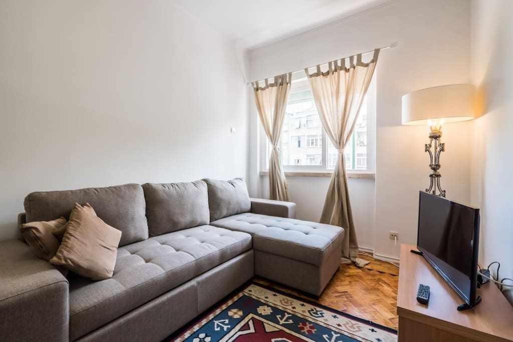Apart Lisboa Confortavel 2 Quartos Com Terraco โอดิเวลัส ภายนอก รูปภาพ