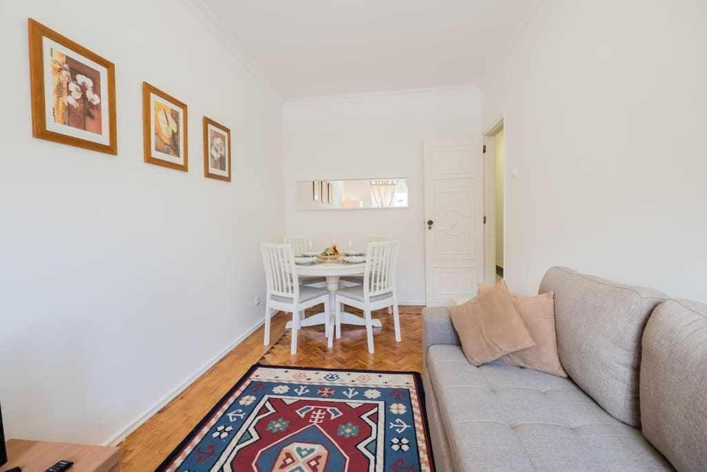Apart Lisboa Confortavel 2 Quartos Com Terraco โอดิเวลัส ภายนอก รูปภาพ
