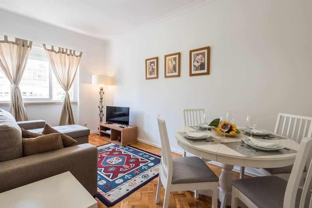 Apart Lisboa Confortavel 2 Quartos Com Terraco โอดิเวลัส ภายนอก รูปภาพ